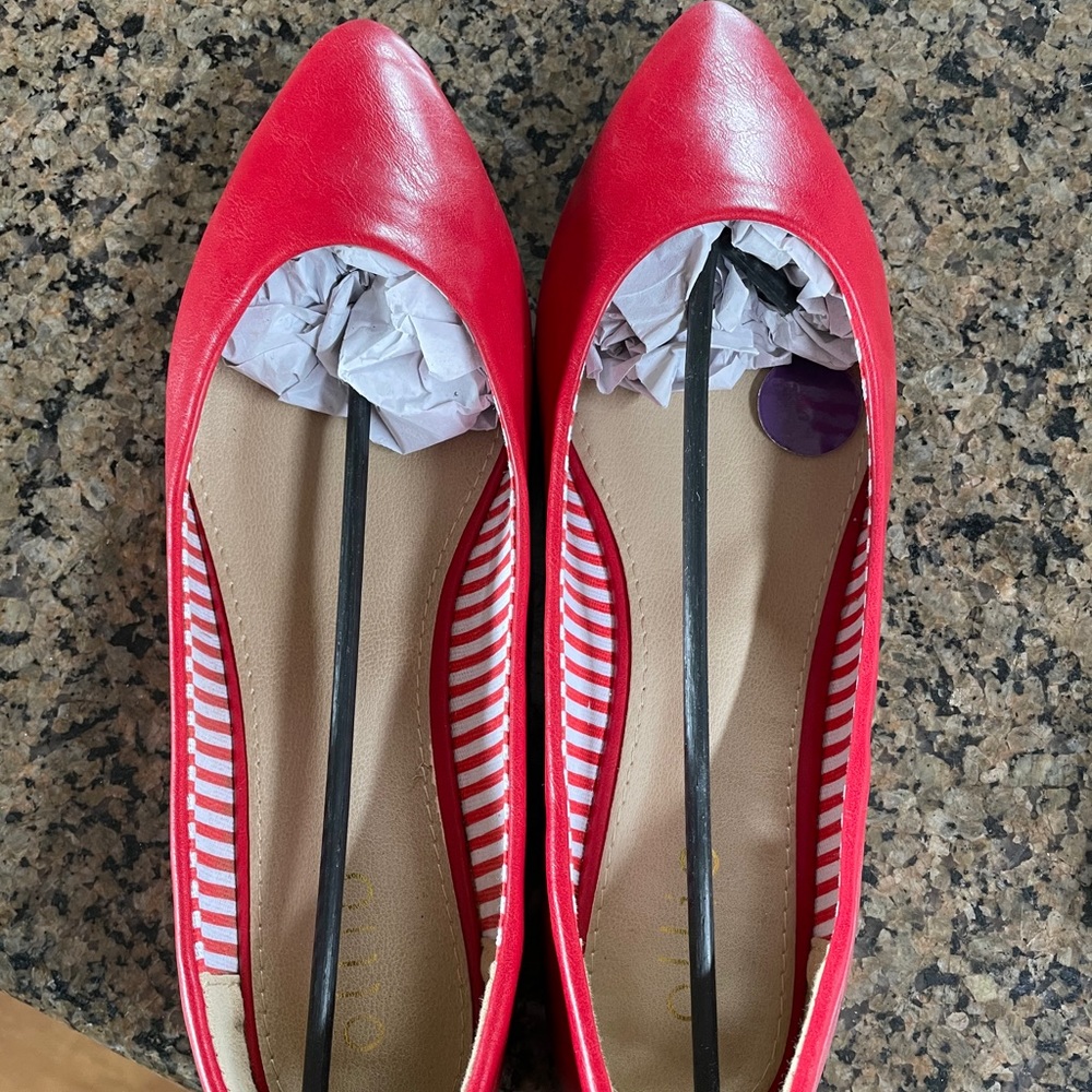 NWT Red slip on Ollio flats size 7.5